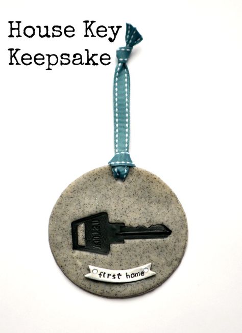 Polymer Clay Tutorial - House Key Keepsake from One Artsy Mama First Home Key, Sweet House, First Apartment Decorating, Christmas Clay, House Keys, Holiday Crafts Christmas, Rustic Farmhouse Style, Polymer Clay Tutorial, Clay Tutorials