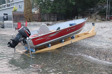 Boat Ramp Ideas, Boat Lift Dock, Jet Ski Dock, Floating Dock, Boat Ideas, Diy Boat, Boat Lift, Paddle Boat, Boat House