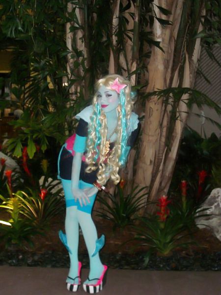 awesome homemade Lagoona Blue costume! Lagoona Blue Costume, Monster High Halloween Costumes, Monster High Halloween, Monster High Cosplay, Blue Costume, Laguna Blue, Monster High Party, Blue Costumes, Lagoona Blue