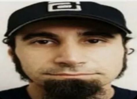 System Of A Down Profile Picture, Goofy Serj Tankian, Soad System Of A Down Pfp, System Of A Down Memes Humor, Serj Soad Memes, Silly Serj Tankian, Soad Memes Funny, Serj Tankian Silly, Serj Tankian Pfp