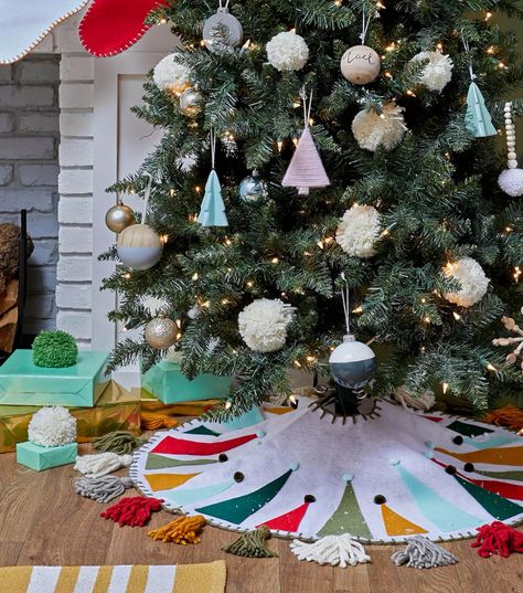 Felt Tree Skirt, Diy Christmas Tree Skirt, Diy Tree Topper, Retro Christmas Decorations, Felt Tree, Felt Christmas Tree, Boho Christmas, Tree Shapes, Vintage Christmas Tree