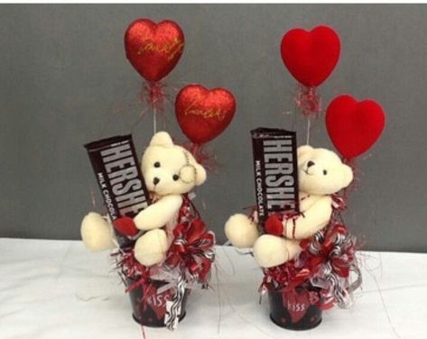 Diy Valentine Gifts To Sell, Valentine’s Day Basket Ideas, San Valentin Ideas Para Vender, Buket Valentine, Creative Valentines Gifts, Ideas San Valentin, Diy Valentine's Gift Baskets, Bouquet Valentines Day, Valentine Gifts For Him