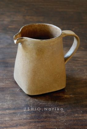 Ceramica Artesanal Ideas, Ceramic Jugs, Clay Pitcher, Jug Ceramic, Pottery Jugs, Beginner Pottery, Cerámica Ideas, Pottery Handbuilding, Diy Ceramic