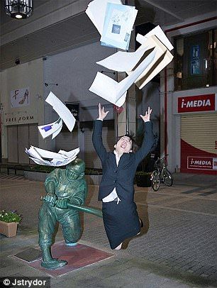 Fun With Statues, Funny Statues, Funny Photos Of People, People Having Fun, People Poses, Memes Br, 웃긴 사진, Weird Text, Cool Poses