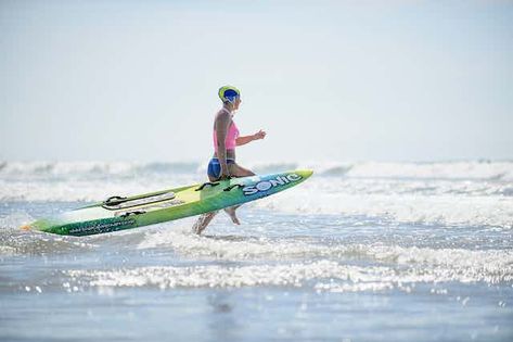 Wahine of the waves: how women broke down the boys' club barriers to surf lifesaving in NZ Red And Yellow Flag, Feminist Magazine, Boogie Boarding, Body Surfing, Caroline Ford, Surf Competition, Sydney Beaches, City Library, Different Sports