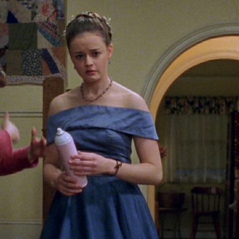 Rory Blue Dress, Rory Gilmore Formal Dress, Rory Gilmore Prom Dress, Rory Gilmore Dress, Gilmore Girls Outfits, Alexis Bledel, Lorelai Gilmore, Rory Gilmore, Girls Outfits