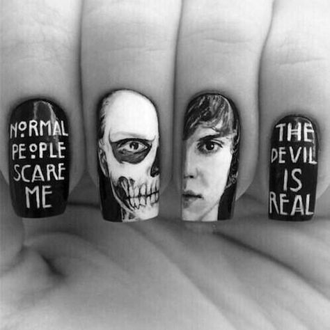 8. These terrifying American Horror Story nails. Normal People Scare Me, People Scare Me, Horror Nails, American Horror Story 3, American Horror Story Seasons, Unghie Nail Art, Violet Pastel, Gothic Nails, Normal People