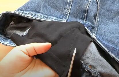 This is a guide on how to make a jeans waist bigger. Learn how to make jeans bigger at the waist in this step-by-step tutorial. Make Jeans Bigger, How To Make Jeans, School Jumpers, Eyelets & Grommets, Scissor Cut, Sewing Needle, Colorful Shoes, Blanket Stitch, Fashion Hacks Clothes