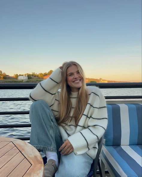 Cozy outfits, scandi style, scandi fashion Winter Scandi Style, Scandi Girl Outfit, Scandi Autumn Fashion, Scandi Aesthetic Fashion, Scandi Winter Fashion, Scandi Girl Aesthetic, Scandi Girl Style, Scandi Style Outfit, Scandi Style Fashion