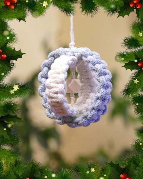 Josephine Knot, Christmas Ball Ornaments Diy, Macrame School, Christmas Macrame, Diy Christmas Ball, Creative Christmas Crafts, Macrame Style, Crochet Christmas Gifts, Macrame Knots Pattern