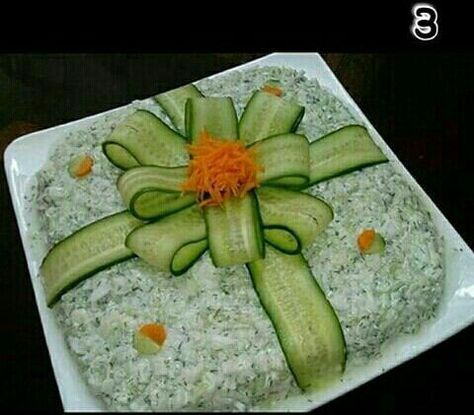 Decorações Com Comidas, Vegetable Carving, Fun Salads, Food Carving, Persian Food, Food Garnishes, Food Crafts, Food Platters, Food Humor