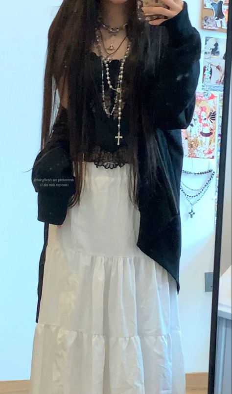 Alt Clothes, Long Skirt Outfits, White Maxi Skirts, Cottagecore Outfits, Maxi Skirt Outfits, Alt Fashion, Alternative Outfits, Really Cute Outfits, Edgy Outfits