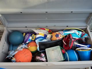 Does your deck box (or toy box) look like this?  Check out how I organized it in this post!   http://fromoverwhelmedtoorganized.blogspot.ca/2012/05/backyard-deck-box.html Outdoor Storage Bin, Outdoor Toy Storage, Backyard Baseball, Outdoor Box, Toy Storage Solutions, Decluttering Tips, Deck Box Storage, Outdoor Toys For Kids, Cleaning Toys