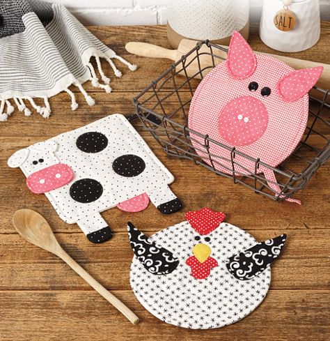 Animal Pot Holders Sewing, Pig Pot Holders, Free Chicken Pot Holder Pattern, Chicken Pot Holders Sewing, Animal Pot Holders, Cow Pot Holders, Diy Pot Holders Easy, Quilting Pot Holders, Cute Pot Holders