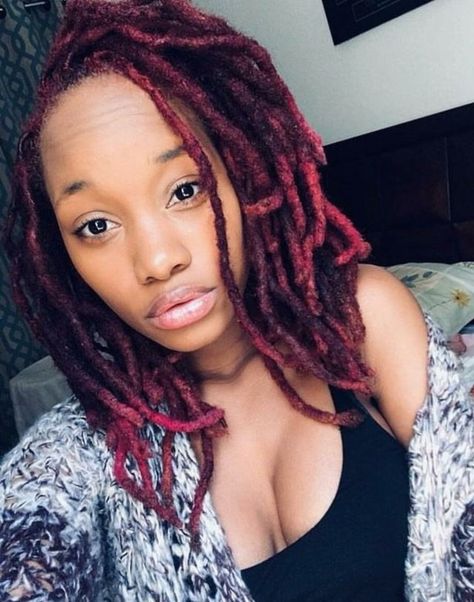 Deja vü Burgundy Locs Black Women, Burgundy Dreads, Burgundy Locs, Locs Black Women, Red Locs, Red Ombre Hair, Dreads Girl, Beautiful Dreadlocks, Red Hair Don't Care