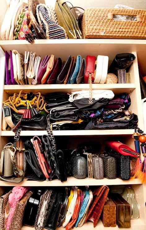 Organizing Purses In Closet, Handbag Rack, Deep Closet, Organized Closet, Small Closet Space, Bag Closet, Closet Built Ins, Diy Organizer, Closet Hacks