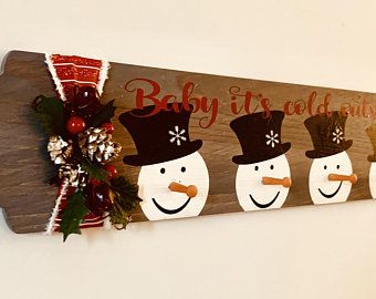 Snowman Stocking Holder, Christmas Stocking Stand, Snowman Stocking, Christmas Stocking Hangers, Wooden Christmas Crafts, Christmas Stockings Diy, Stocking Holder, Christmas Stocking Holders, Christmas Crafts To Make