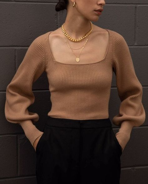 Le Fashion: 25 Chic Square-Neck Sweaters To Buy for Fall 2020 — @oakandfort Sweaters are a given come fall and winter; you simply can't survive the cold without them. But, they don't have to be a plain boring option. Instead, opt for the ever-so-trendy square-neck sweater — a cool way to spice up any ensemble. The pairing options are endless as they look great tucked into pleated skirts, leather pants, classic high-rise denim and sport shorts. Square Neck Sweater, Oak And Fort, Mode Casual, Square Neck Top, Outfits Summer, Autumn Winter Fashion, Square Neck, Neck Sweater, Casual Chic