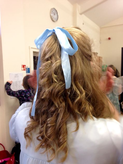 Peter Pan - wendy darling hair Wendy From Peter Pan Hair, Wendy Hairstyle Peter Pan, Wendy Darling Halloween Costume, Wendy Makeup Peter Pan, Wendy Darling Hairstyle, Wendy Dress Peter Pan, Wendy Darling Inspired Outfits, Wendy Darling Makeup, Wendy Darling Disneybound