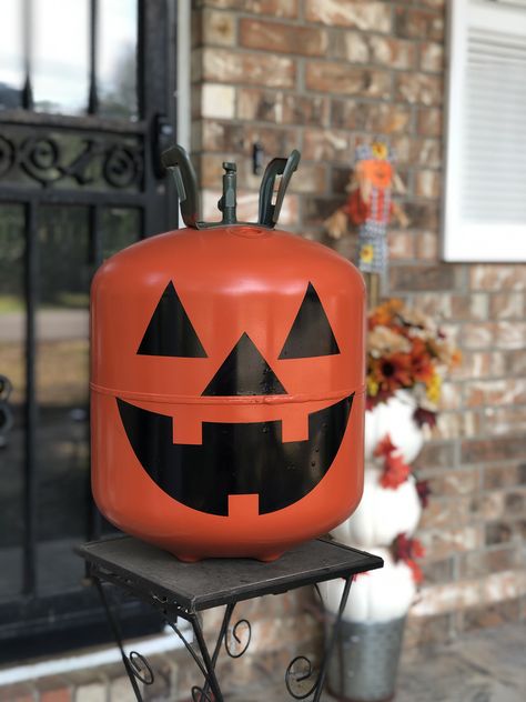 Upcycled Helium Tank Helium Tank Pumpkin, Propane Tank Art, Trash To Treasure Ideas, Pumpkins Art, Repurposed Crafts, Halloween Yard Art, Propane Tanks, Army Tank, Tank Art