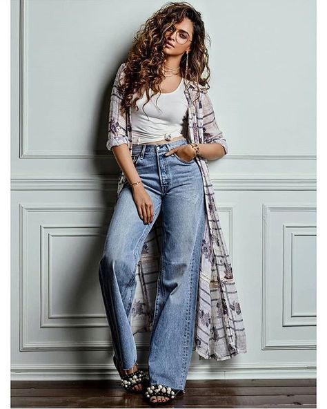 Deepika Padukone Jeans, Dipika Padukone, Deepika Padukone Style, Bollywood Girls, Bollywood Celebrities, Deepika Padukone, Celebrity Outfits, Bollywood Fashion, Indian Outfits