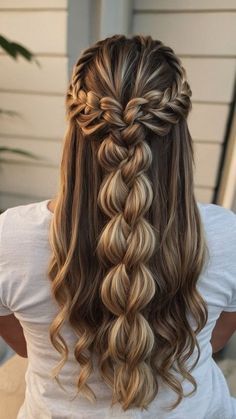 Style your long Rapunzel hair with our elegant side braid ideas. Here you will find inspiration for your next braid, including crown and French braids. Princess Hair Styles, Nail Eyeshadow, Art Dresses, Princess Crowns, Hair Styels, Hairstyle Examples, Formal Hairstyles For Long Hair, Easy Hairstyles For Thick Hair, Hairstyle Fashion