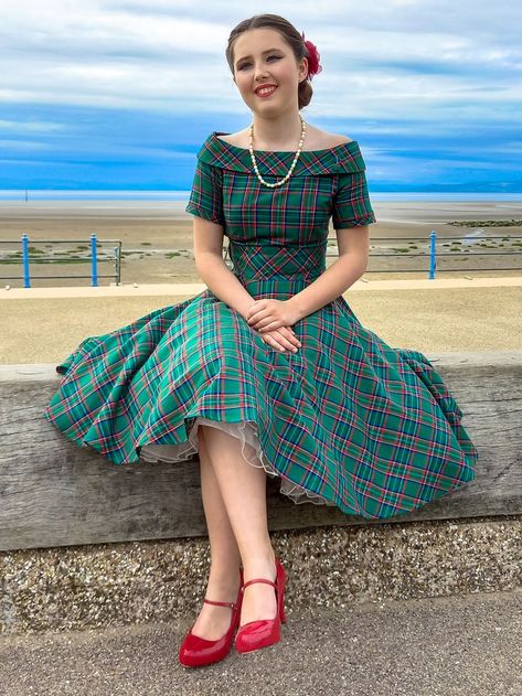 50s Style Outfits, Plaid Dress Vintage, 1950s Fashion Dresses, 1950’s Fashion, Fashion 50s, 50s Fashion Dresses, Full Circle Skirt, Office Outfits Women, 50s Style