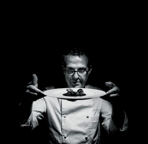 Chef Massimo Bottura Chef Pictures, Massimo Bottura, Vegan Stew, Italian Chef, Corporate Portrait, Cooking Chef, Chefs Kitchen, Food Packaging Design, Chef Recipes