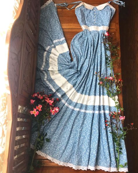 Sundress Modest, Big Wardrobe, 70s Prairie Dress, Vintage Sundress, Fringe Fashion, Princess Gown, Fantasy Gowns, Gunne Sax, So Yummy