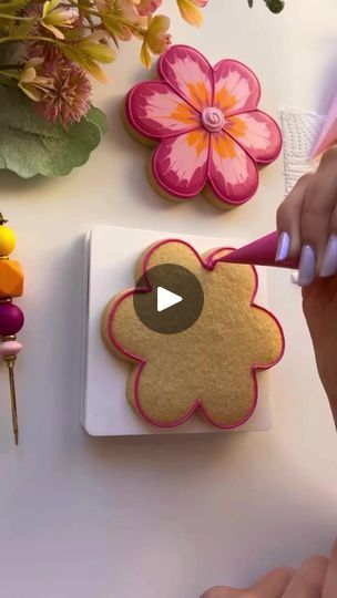 Spring Flower Cookies, بيتي فور, Tea Party Cookies, Wet Flowers, Christmas Sugar Cookies Decorated, Flower Sugar Cookies, Flower Cookie, Amazing Cookies, Leaf Cookies