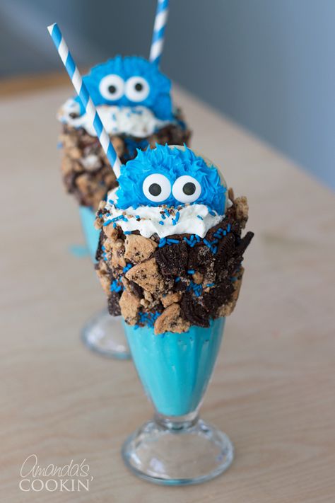 Monster Milkshakes, Crazy Shakes, Ice Cream Sundaes, Pastel Cupcakes, Recipe Simple, Milkshake Recipes, Milk Shakes, Köstliche Desserts, Protein Shake