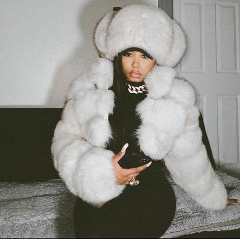 Layered Winter Outfits, Fur Coat Outfit, Headband Hat, Fur Headband, White Fur, White Fox, Formal Outfit, Street Style Looks, Trendy Fashion Women