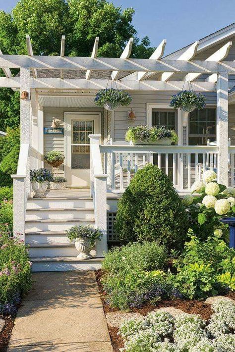 5 Trees That Can Transform Your Home's Curb Appeal - L' Essenziale Building A Porch, Craftsman Bungalow, Pergola Attached To House, Pergola Design, Casa Country, Porch Area, Backyard Pergola, Craftsman Bungalows, Decks Backyard