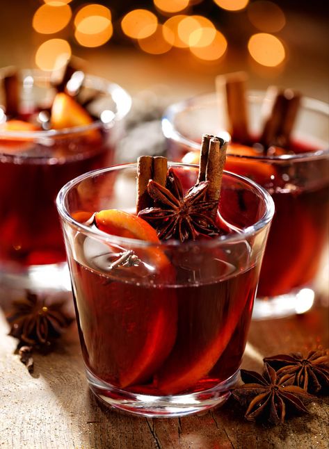 Weihnachtlicher Cocktail, Gluhwein Recipe, Mulled Wine Recipe, Spiced Wine, Hot Buttered Rum, Christmas Punch, Kampot, Festive Drinks, Winter Drinks