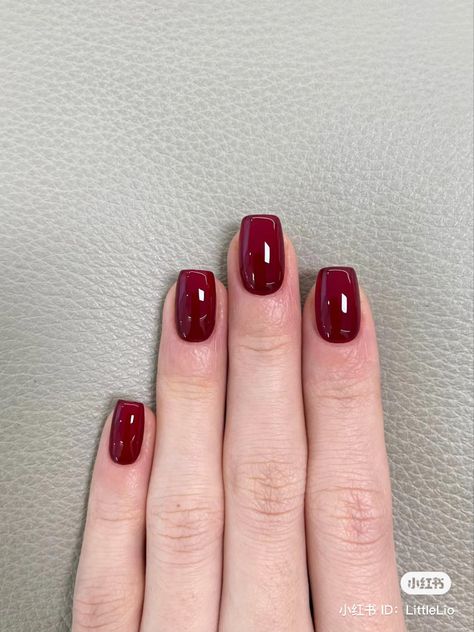 Dark red nails, nail ideas, nail designs #nails #rednails #nailpolish #nailsofinstagram Dark Red Press On Nails, Red Gel Nails Square, Dark Red Nails Short Design, Short Square Maroon Nails, Square Short Red Nails, Dark Red Squoval Nails, Crimson Nails Acrylic, Short Square Dark Red Nails, Shirt Red Nails