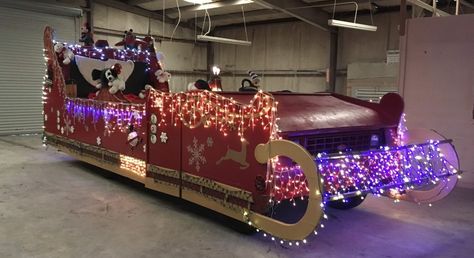 Santa Suit Included: Ford Parade Sleigh - http://barnfinds.com/santa-suit-included-ford-parade-sleigh/ Christmas Parade Floats, Santa Suit, Santa's Sleigh, Parade Float, Christmas Parade, Santa Suits, The North Pole, Santa Sleigh, My Car