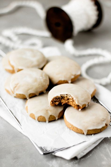 Iced Chewy Gingerbread Cookie - Baran Bakery Soft And Chewy Gingerbread Cookies, December Inspiration, Cafe Cakes, Chewy Gingerbread Cookies, Soft Gingerbread Cookies, Baking Journal, Christmas Meal, Brownies Cookies, Winter Things