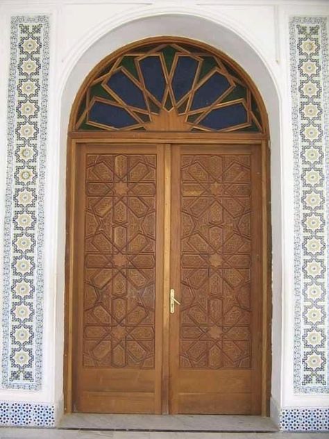 Masjid Interior, Pintu Masjid, Arabic Seating, Islamic Door, Mosque Design Islamic Architecture, Islamic Decoration, Architecture Design Presentation, Modern Restaurant Design, Modern Wooden Doors