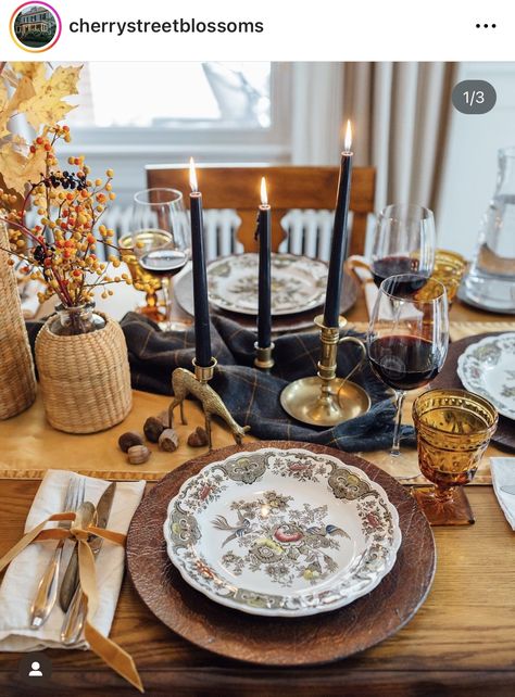 Thanksgiving Decorations Table, Thanksgiving Decor Ideas, Thanksgiving Plates, Thanksgiving Dinner Table, Dinner Table Setting, Interior Design Boards, Thanksgiving Table Settings, Thanksgiving Tablescapes, Fall Decoration