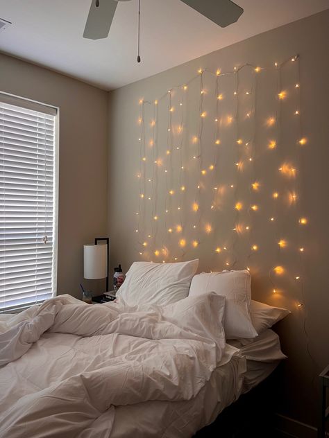 Fairy Lights Bedroom Wall, Light Curtains Bedroom, Tufted Headboard Bedroom, Room Decor Ideas Aesthetic, Chic Room Decor, Aesthetics Room Decor, Decor Bedroom Aesthetic, Hanging Bedroom Lights, Fairy Lights Room