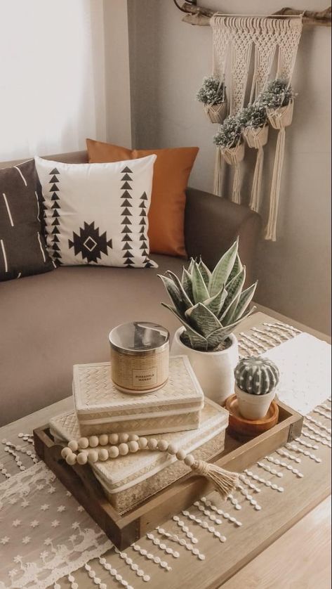 Succulent Centerpiece Coffee Table, Boho Dining Room Table Centerpiece Ideas, Boho End Table Decor, Boho Tray Decor Ideas, Boho Coffee Table Decor Ideas, Living Room Centerpiece Ideas, Coffee Table Boho Decor, Coffee Table Centerpiece Ideas, Living Room Table Decor