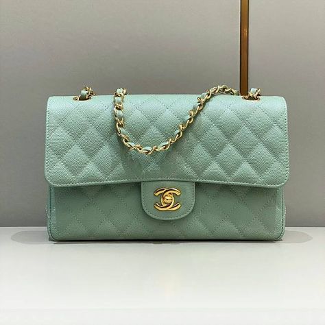 Chanel CF flap mint green grain leather 25 gold bag - unahub.ru Green Chanel Bag, Mint Green Bag, Green Chanel, Mint Green Bags, Bottega Veneta Pouch, Celine Shoulder Bag, Brown Leather Clutch, Black Leather Clutch, Hot Bags