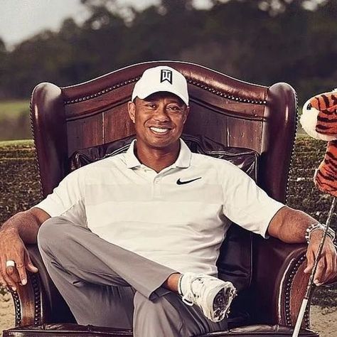 Marketing Consultant on Instagram: "Tiger Woods’ net worth has officially eclipsed $1 BILLION per @forbes. He joins Michael Jordan & LeBron James as the only other athletes accomplish this feat." Tiger Woods, Marketing Consultant, Golf Sport, Lebron James, Michael Jordan, Net Worth, Sports, Nike, Marketing