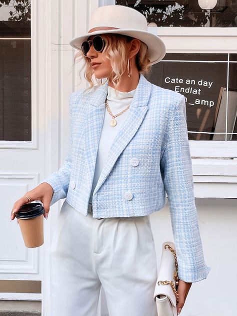 Pant Suits For Women Chic Classy, Blue Crop Blazer Outfit, Baby Blue Blazer Outfits For Women, Baby Blue Suit Women, Blazer Celeste Outfits Mujer, Crop Blazer Outfits For Women, Baby Blue Outfits For Women, Baby Blue Blazer Outfit, Blazer Outfits Elegant