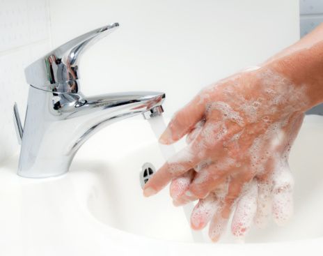 Homemade Non-Toxic Foaming Hand Soap - Make your own soap in about 5 minutes using only 3 ingredients. Super easy and cheap! Proper Hand Washing, Home Care Agency, Bath Care, Homemade Syrup, Hand Hygiene, Foaming Hand Soap, Home Health Care, Elderly Care, Natural Home