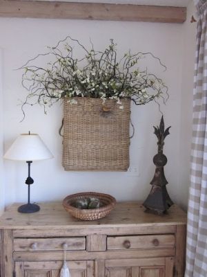 Basket On Wall, Hanging Wall Vase, Muebles Shabby Chic, Cottage Shabby Chic, Basket Uses, Wall Vase, Deco Floral, Cool Ideas, Baskets On Wall