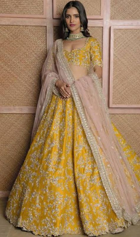 Haldi Costume, Pretty Lehengas, Reception Lengha, Reception Jewellery, Indian Outfits Lehenga, Lehnga Dress, Bridal Lehenga Collection, Designer Bridal Lehenga, Indian Bridal Lehenga