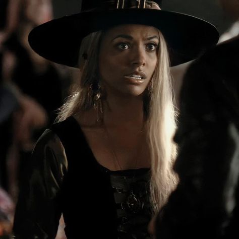 Bonnie Bennett Halloween Costume, Kat Graham Icons, Bonnie Bennett Magic, Bennett Core, Bonnie Bennett Icons, Bonnie Bennett Outfits, Vampire Diaries Bonnie, Katherine Graham, Tvd Bonnie