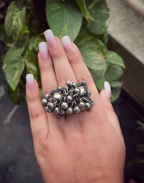 Indian Rings Traditional, Antique Silver Jewelry Indian, Oxidised Rings, Desi Jewelry, Hand Jewelry Rings, Indian Rings, Diwali Outfits, Girlfriend Jewelry, Antique Silver Jewelry