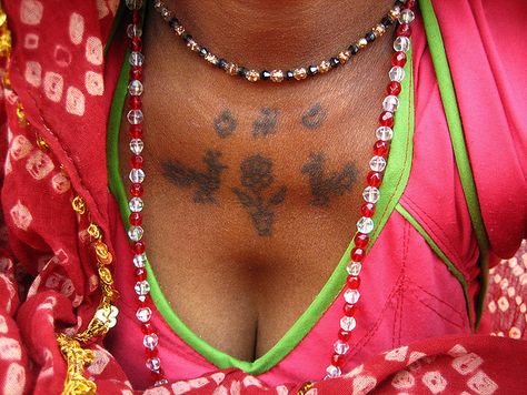 Desi Jewelry, Village Women, Tattoed Women, Tattoo Photography, Asian Tattoos, Indian Tattoo, Body Modification, Tattoo Inspo, Material Girls